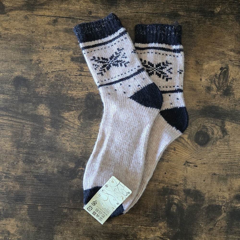 Women's Snowflake Wool Blend Middium Thick Socks